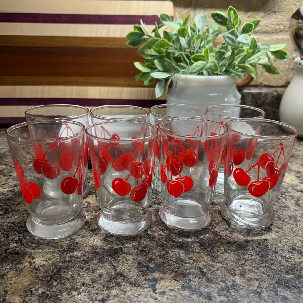 Cherry Print Glass Tumbler Set of 8. Vintage 4oz classes.